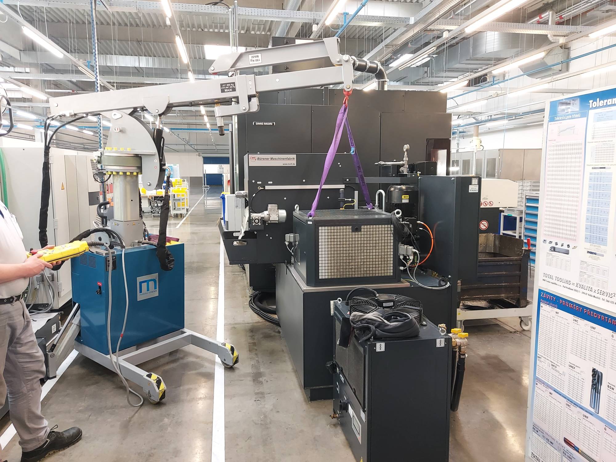 Industriekran für Wartungsteam